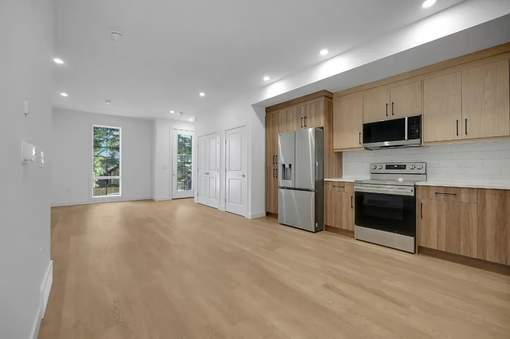 612 12 Avenue NE Calgary AB T2E 1B1