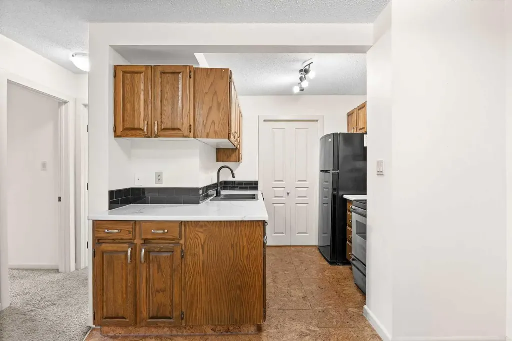 6400 Coach Hill Road SW Calgary AB T3H 1B8