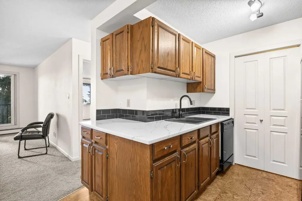 6400 Coach Hill Road SW Calgary AB T3H 1B8