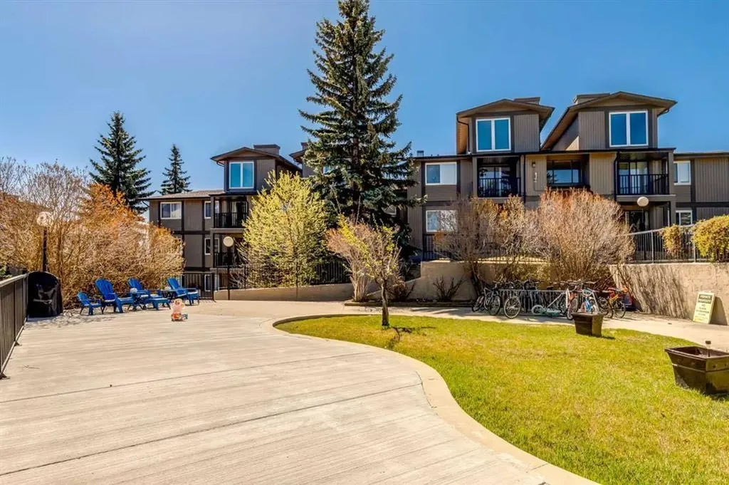 6400 Coach Hill Road SW Calgary AB T3H 1B8