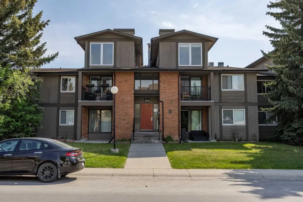 6400 Coach Hill Road SW Calgary AB T3H 1B8