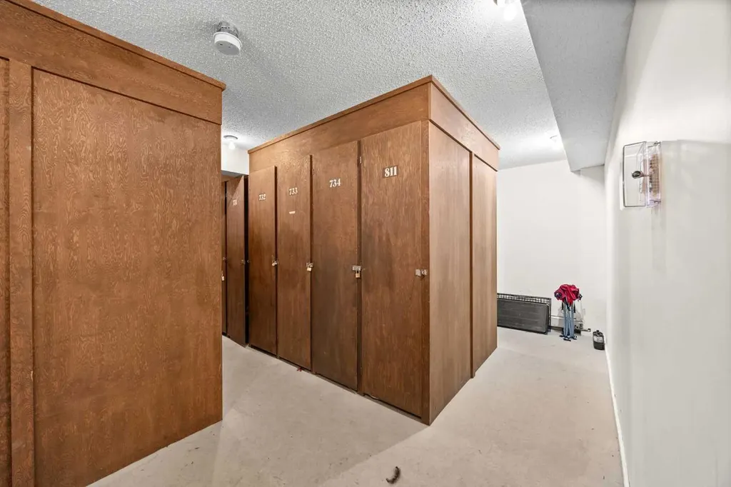 6400 Coach Hill Road SW Calgary AB T3H 1B8