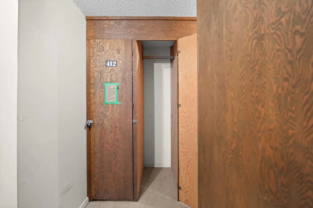 6400 Coach Hill Road SW Calgary AB T3H 1B8