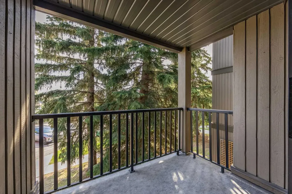 6400 Coach Hill Road SW Calgary AB T3H 1B8