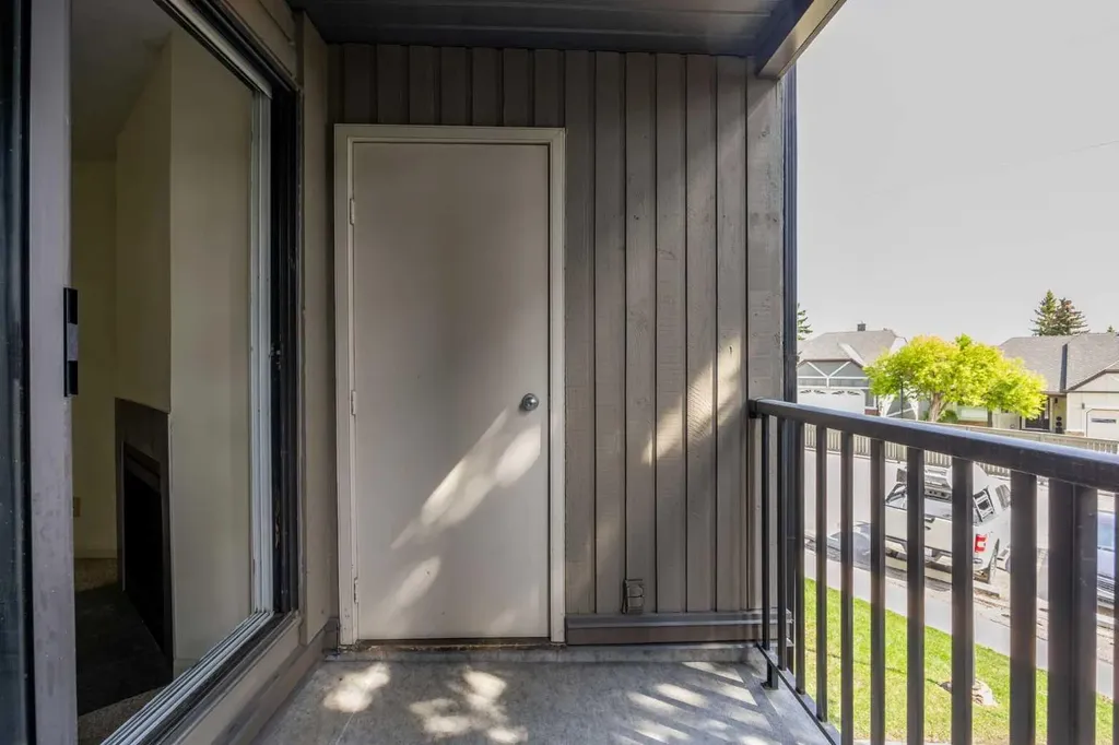 6400 Coach Hill Road SW Calgary AB T3H 1B8