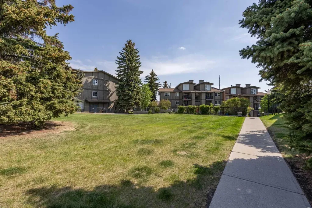 6400 Coach Hill Road SW Calgary AB T3H 1B8