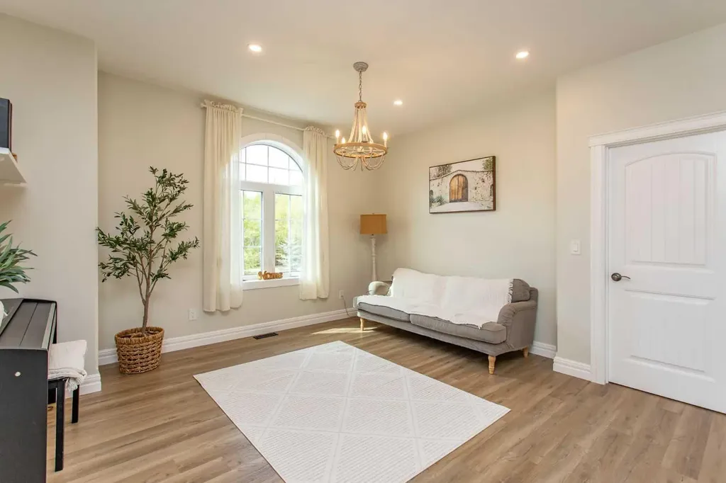 122 Oliver Avenue Gull Lake AB T4L 2N1