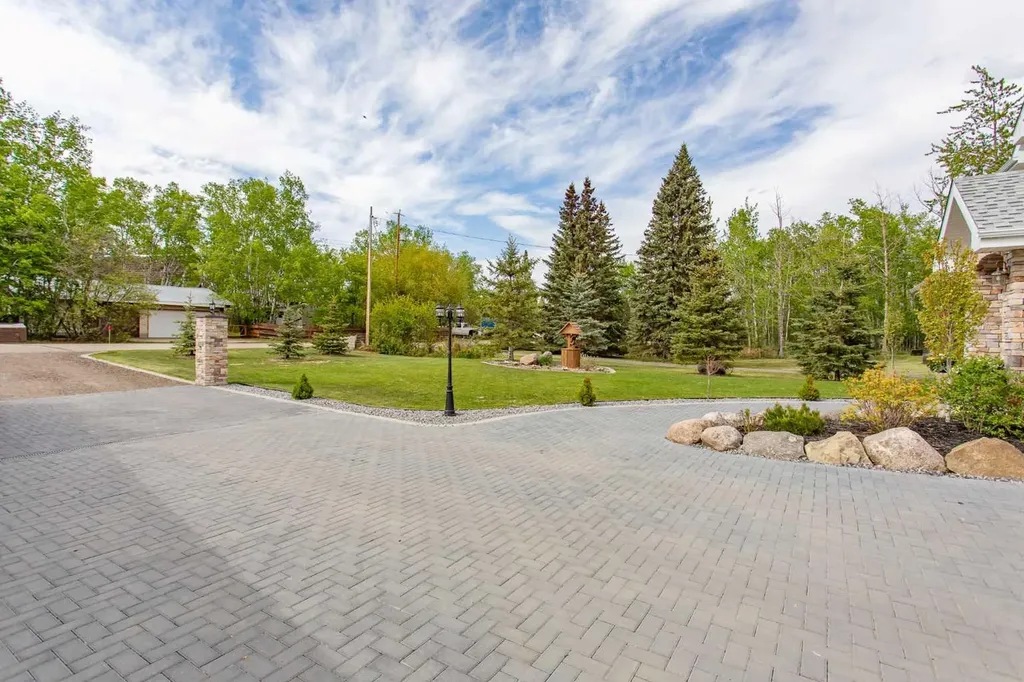 122 Oliver Avenue Gull Lake AB T4L 2N1