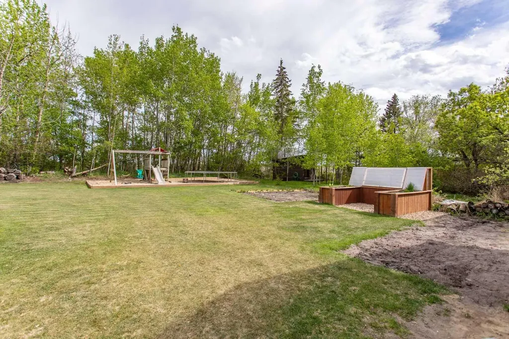 122 Oliver Avenue Gull Lake AB T4L 2N1
