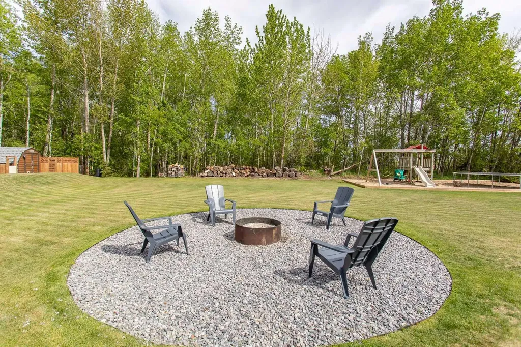 122 Oliver Avenue Gull Lake AB T4L 2N1