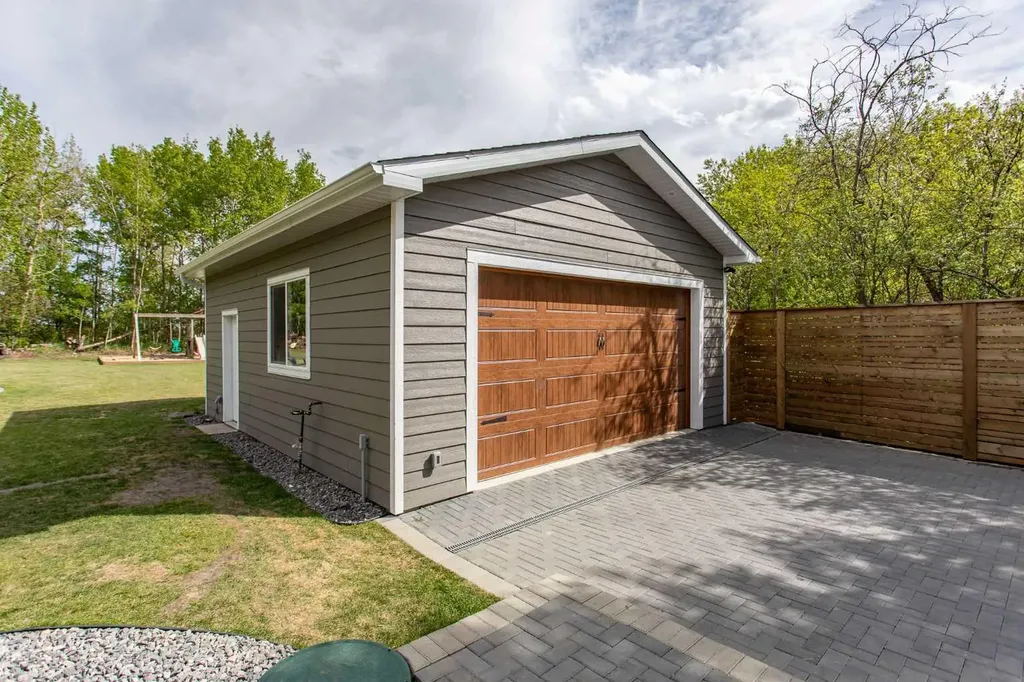 122 Oliver Avenue Gull Lake AB T4L 2N1