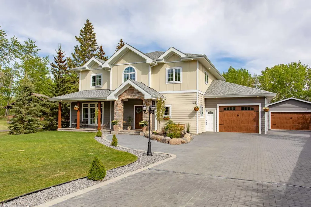 122 Oliver Avenue Gull Lake AB T4L 2N1