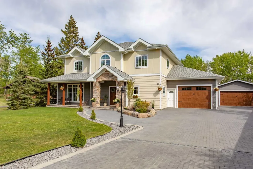 122 Oliver Avenue Gull Lake AB T4L 2N1