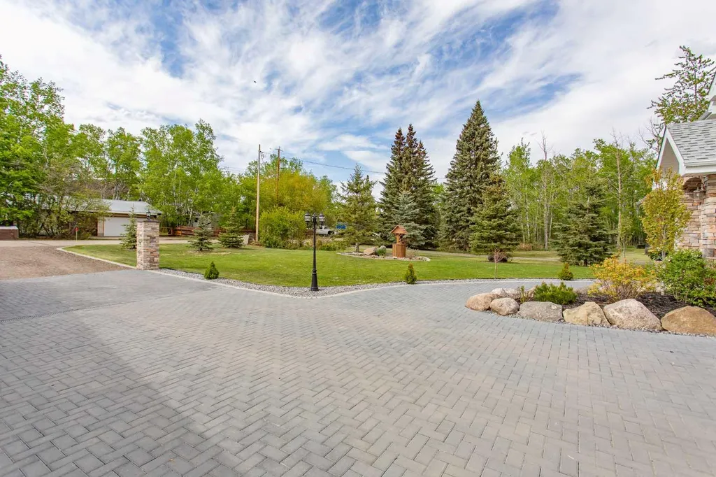 122 Oliver Avenue Gull Lake AB T4L 2N1
