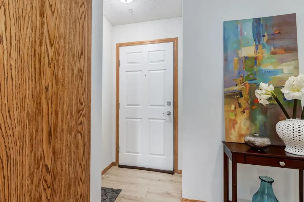 11 Somervale View SW Calgary AB T2Y 4A9