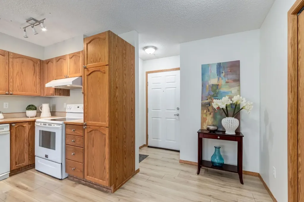 11 Somervale View SW Calgary AB T2Y 4A9