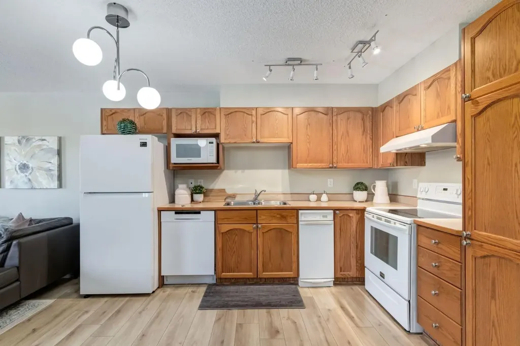 11 Somervale View SW Calgary AB T2Y 4A9