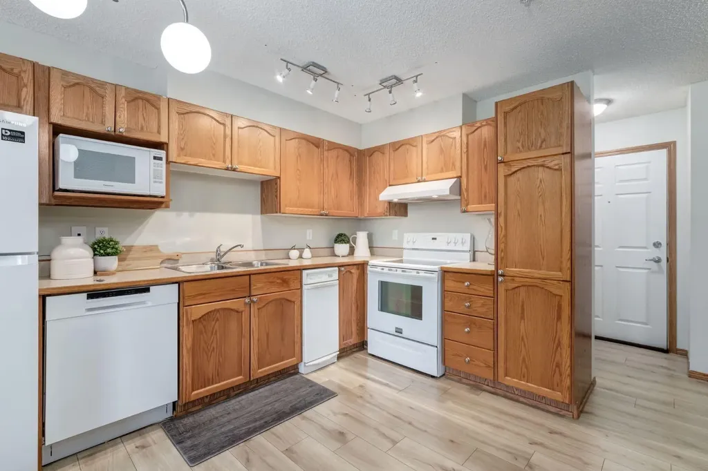 11 Somervale View SW Calgary AB T2Y 4A9