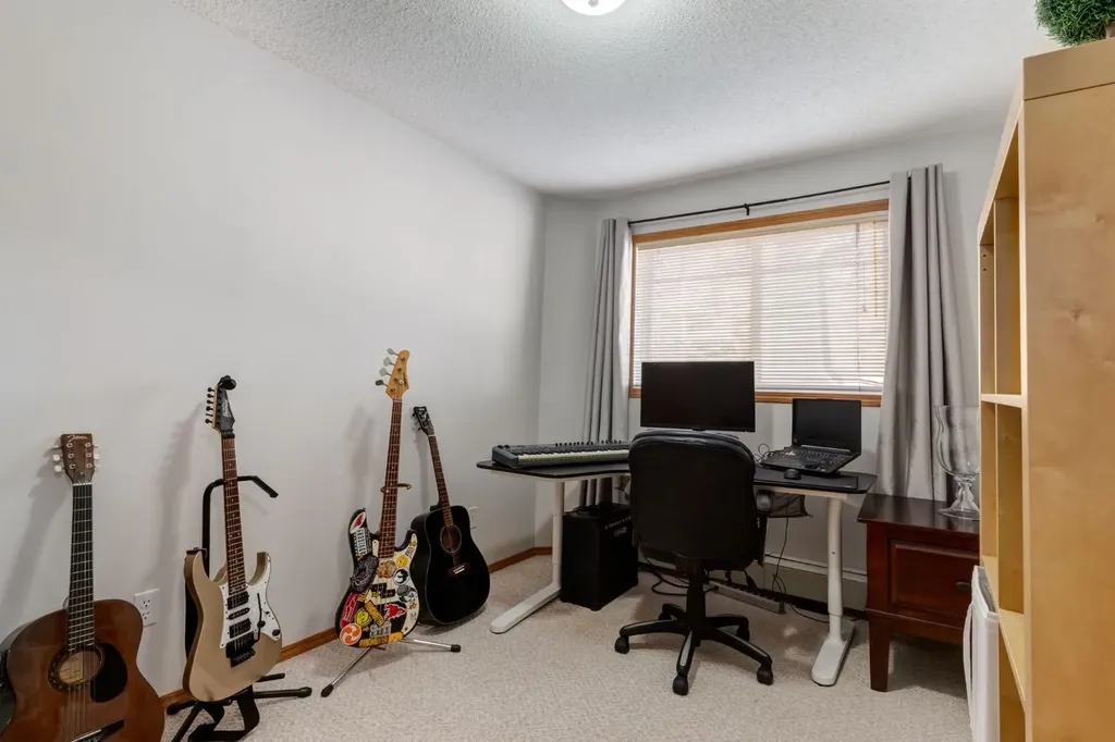 11 Somervale View SW Calgary AB T2Y 4A9