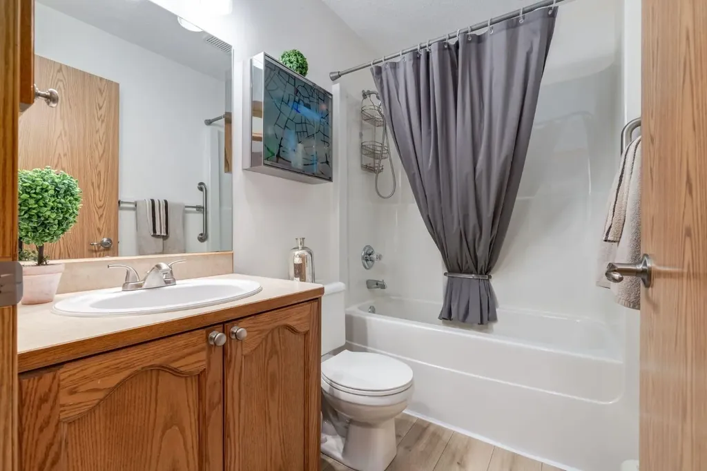 11 Somervale View SW Calgary AB T2Y 4A9