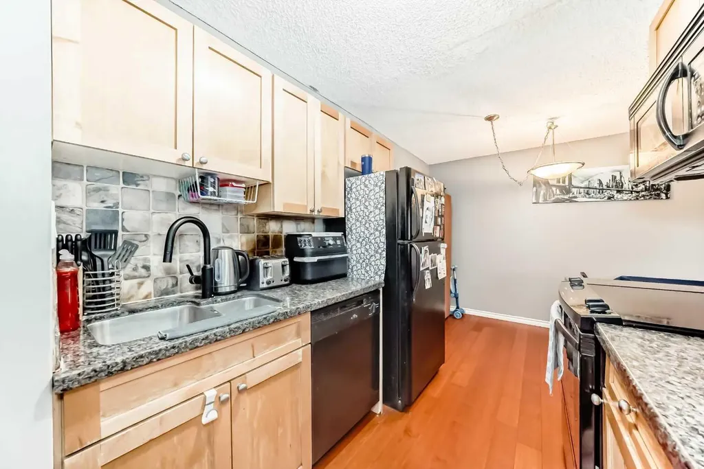 1312 13 Avenue SW Calgary AB T3C0T3