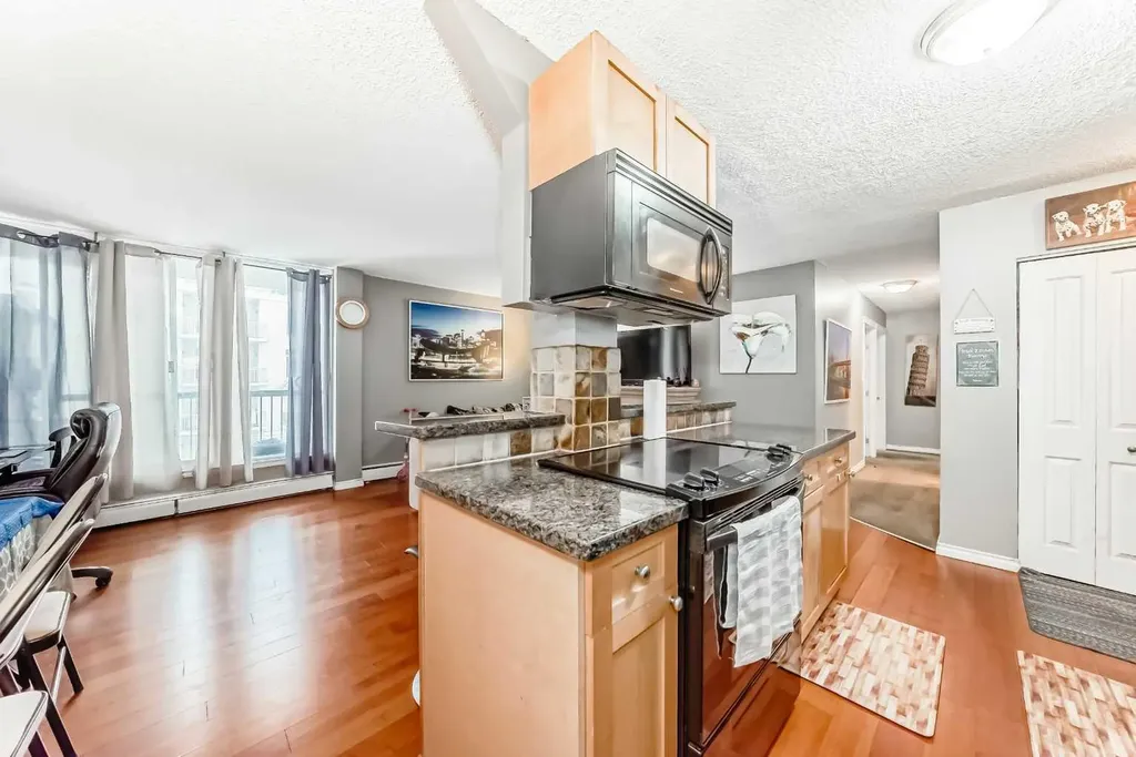 1312 13 Avenue SW Calgary AB T3C0T3