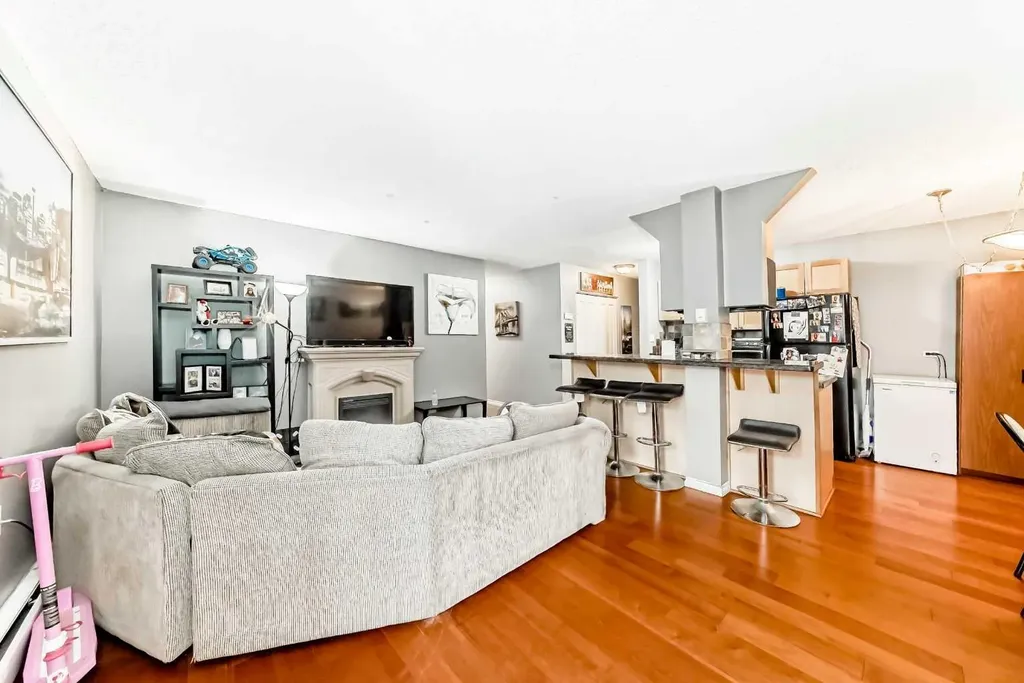 1312 13 Avenue SW Calgary AB T3C0T3
