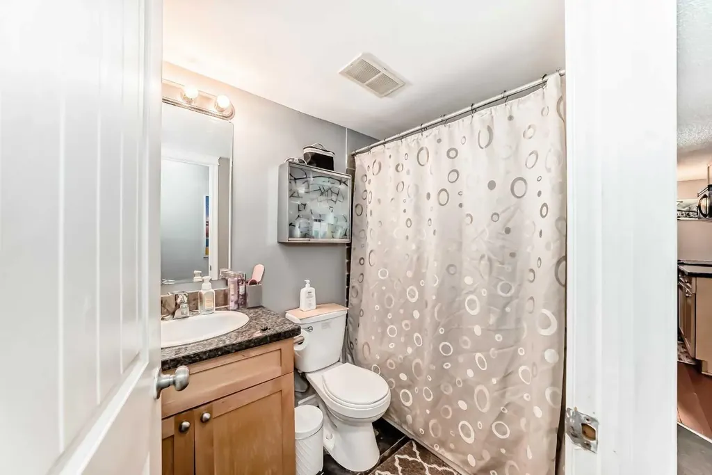 1312 13 Avenue SW Calgary AB T3C0T3