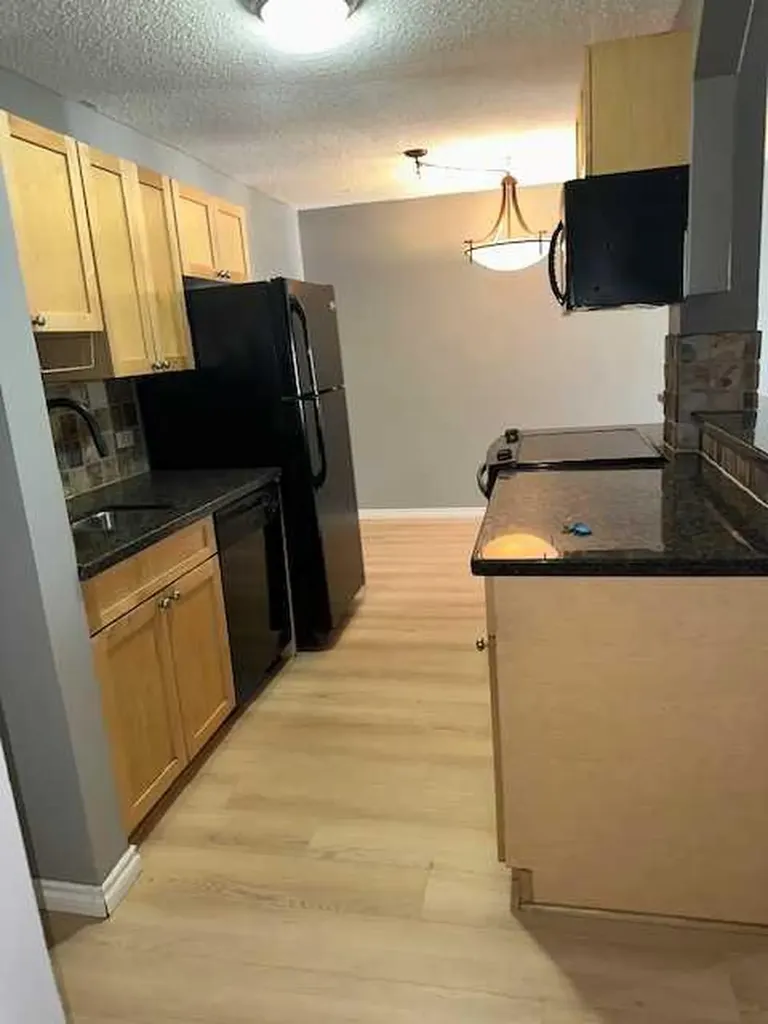 1312 13 Avenue SW Calgary AB T3C0T3