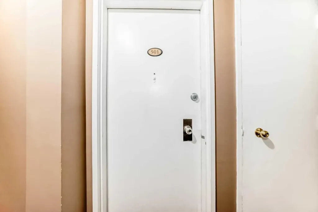 1312 13 Avenue SW Calgary AB T3C0T3