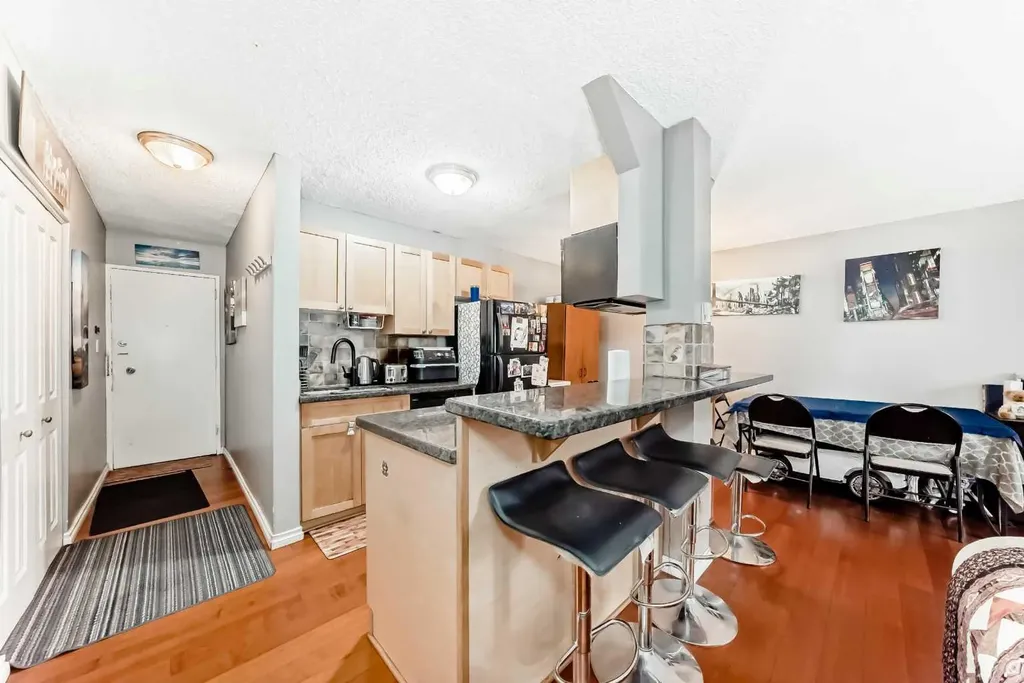 1312 13 Avenue SW Calgary AB T3C0T3