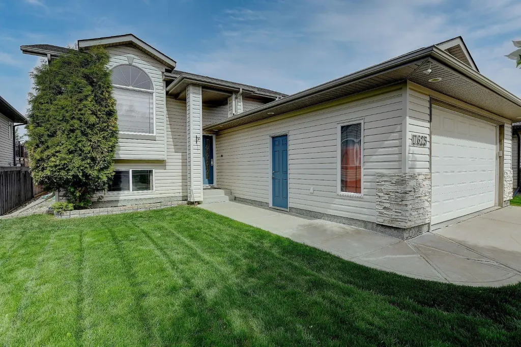 7625 114 Street Grande Prairie AB T8W 2T7
