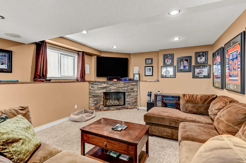 7625 114 Street Grande Prairie AB T8W 2T7
