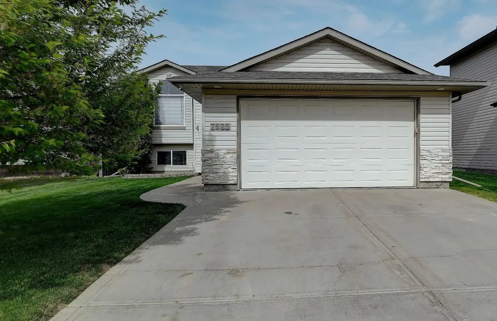 7625 114 Street Grande Prairie AB T8W 2T7