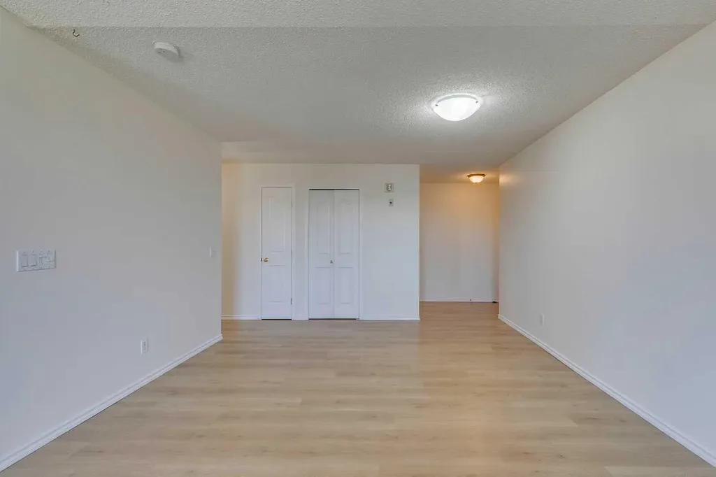 7301 Valleyview Park SE Calgary AB T2B 3R6