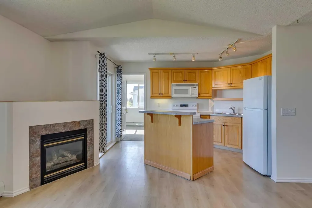 7301 Valleyview Park SE Calgary AB T2B 3R6