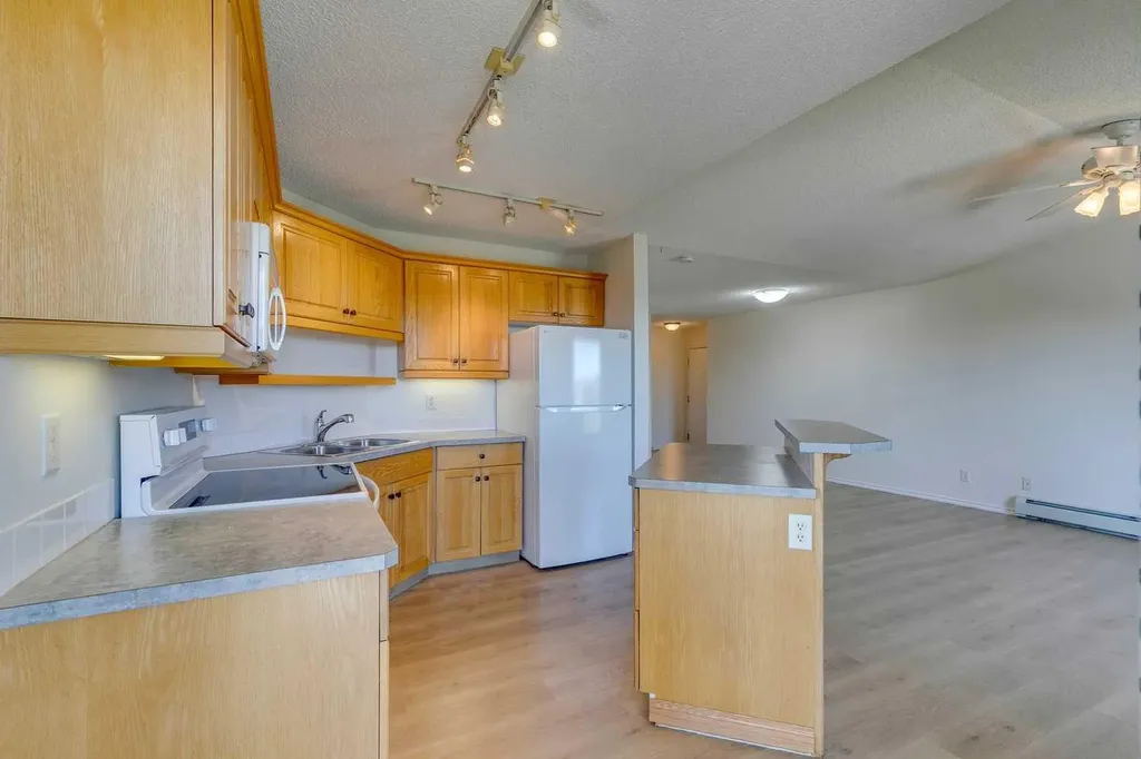 7301 Valleyview Park SE Calgary AB T2B 3R6