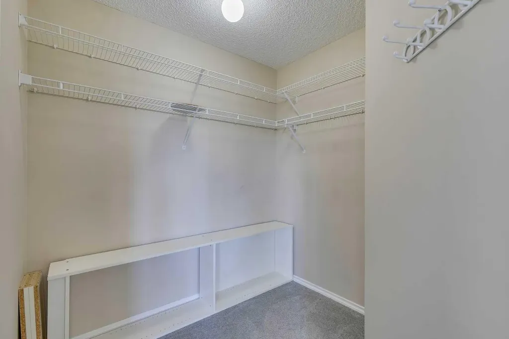 7301 Valleyview Park SE Calgary AB T2B 3R6