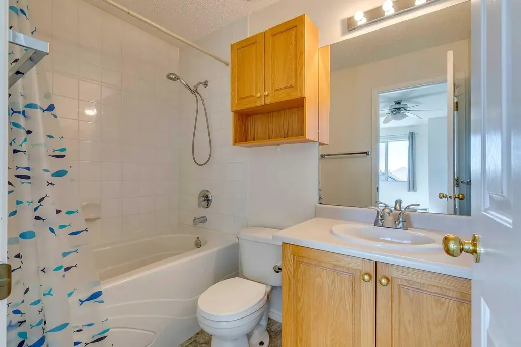 7301 Valleyview Park SE Calgary AB T2B 3R6