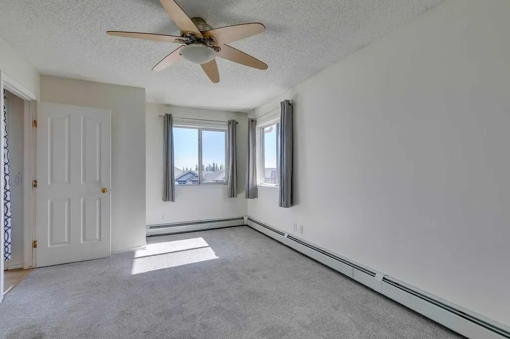 7301 Valleyview Park SE Calgary AB T2B 3R6