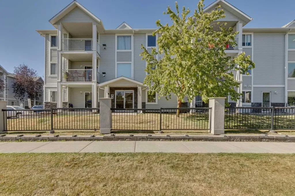 7301 Valleyview Park SE Calgary AB T2B 3R6
