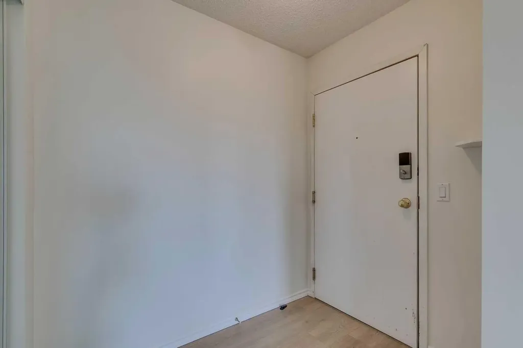 7301 Valleyview Park SE Calgary AB T2B 3R6