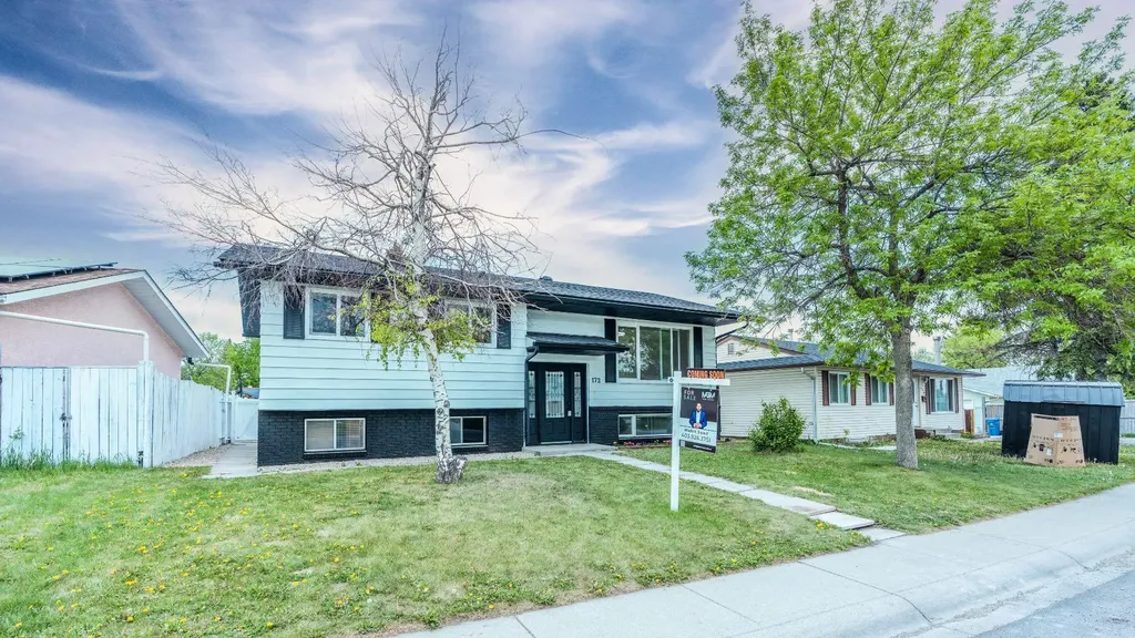 172 Pinewind Road NE Calgary AB T1y2g9