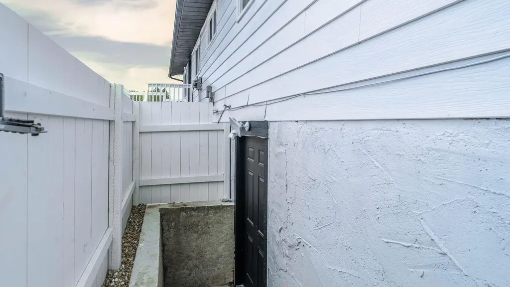 172 Pinewind Road NE Calgary AB T1y2g9