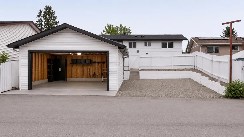 172 Pinewind Road NE Calgary AB T1y2g9