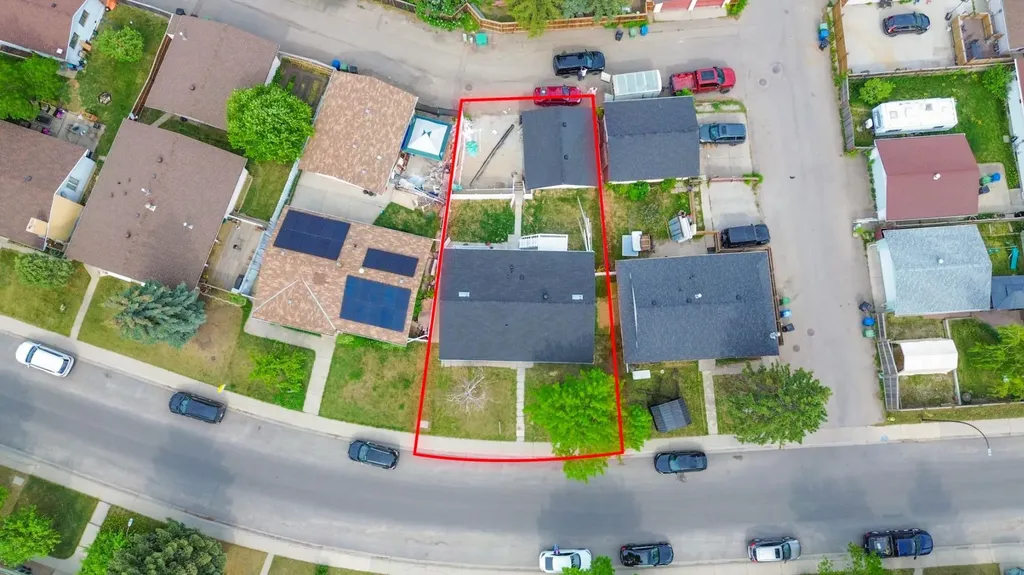 172 Pinewind Road NE Calgary AB T1y2g9