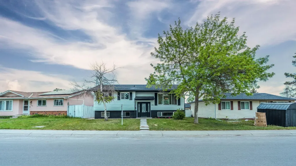 172 Pinewind Road NE Calgary AB T1y2g9
