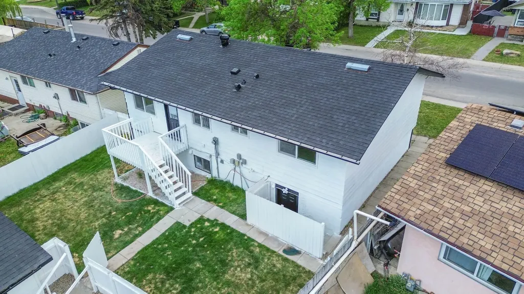 172 Pinewind Road NE Calgary AB T1y2g9