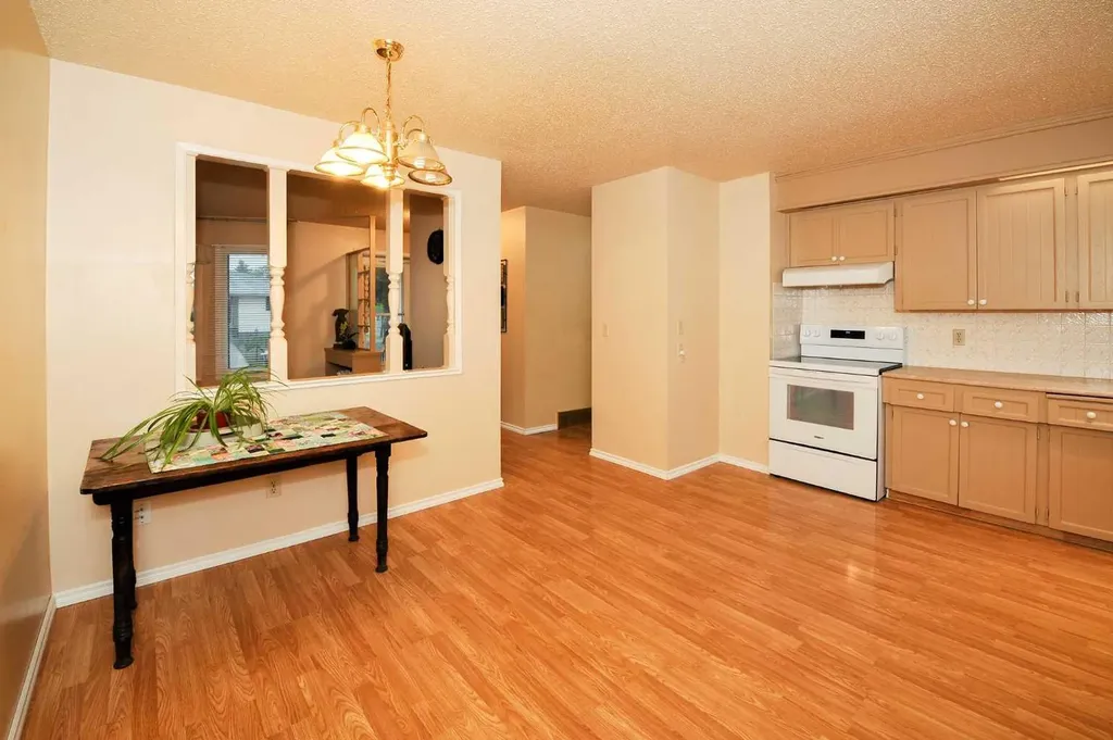 3911 57 Street Camrose AB T4V 3H6