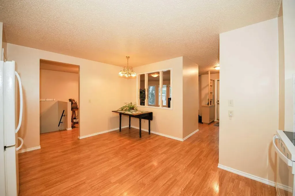 3911 57 Street Camrose AB T4V 3H6